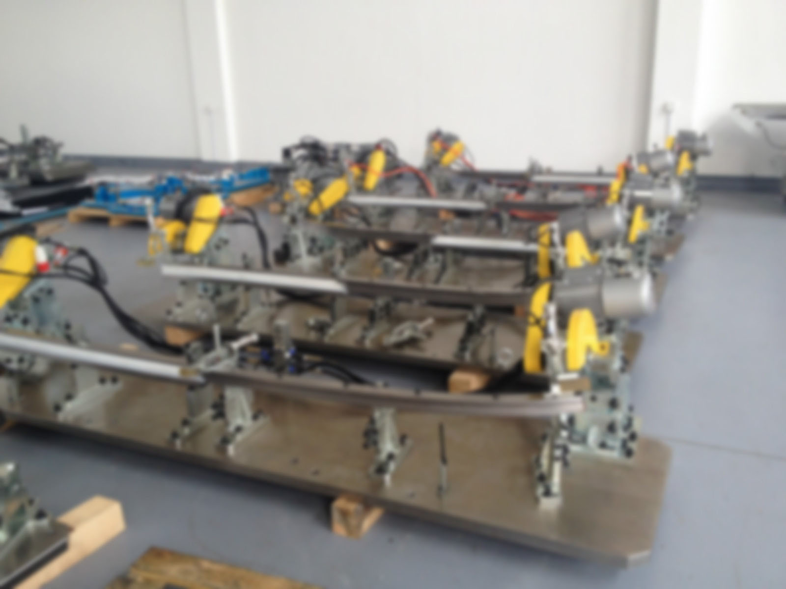 汽車頂蓋飾條拉彎模具 (2)