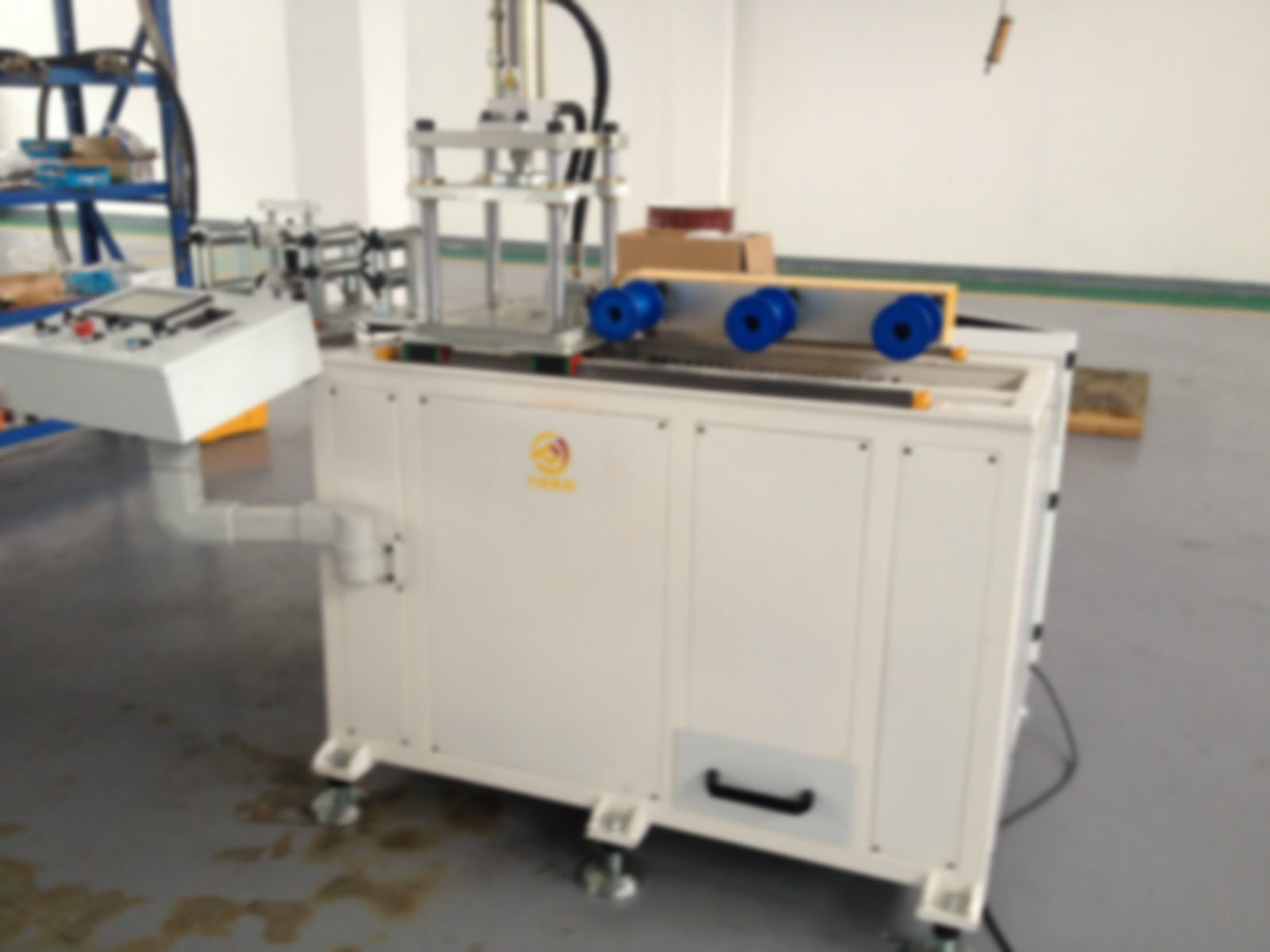 復(fù)押定長(zhǎng)裁斷機(jī)