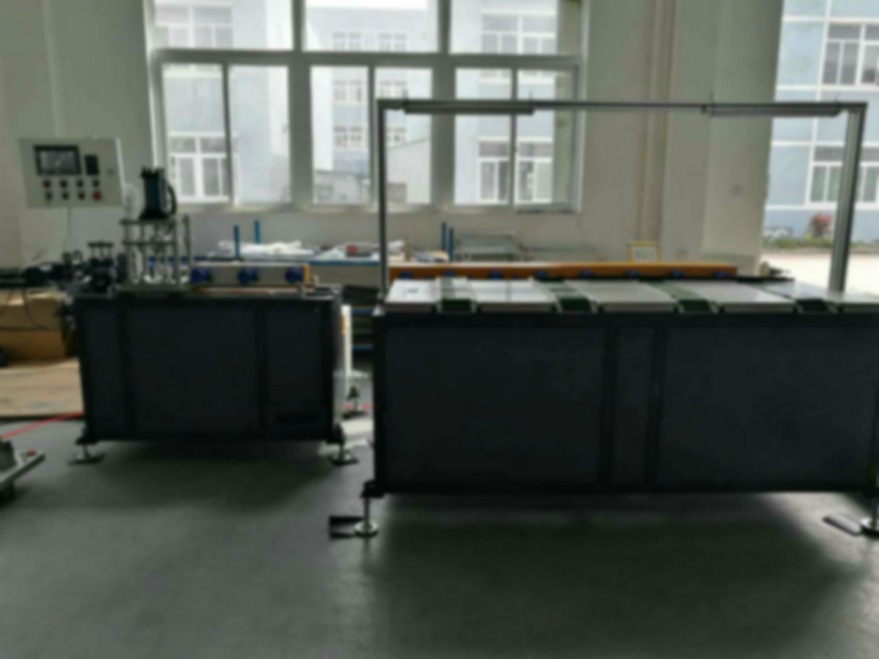 定長裁斷+自動接料臺